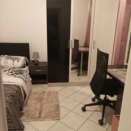 Confortable Chez Particulier A לינה וארוחת בוקר *